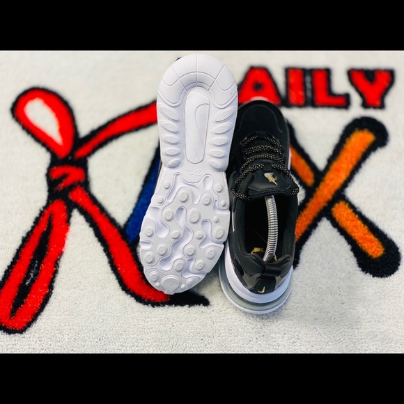 Wmns Nike Air Max 270 React Blk/Wht 100% Authentic - Picture 5 of 8
